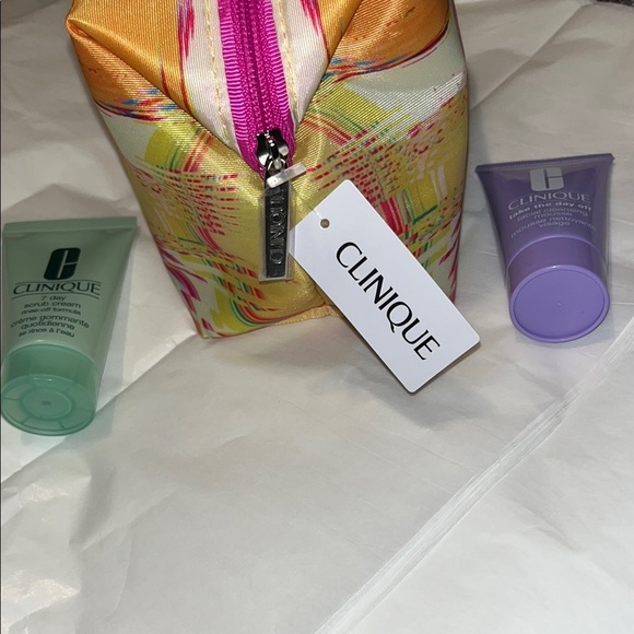 🆕 Clinique Makeup Bag Facial Cleansing Mousse and Scrub Cream Set - Picture 4 of 6